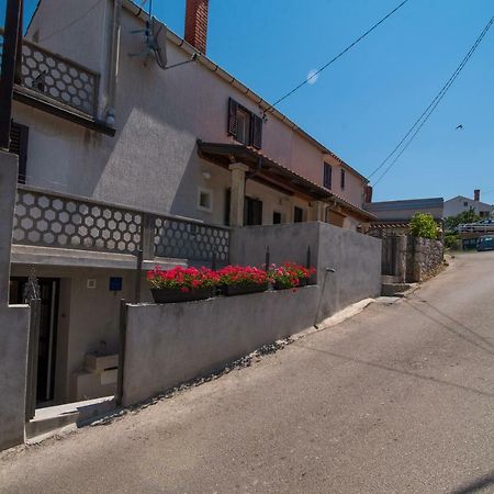 Apartment Andrija Vrbnik Exterior foto